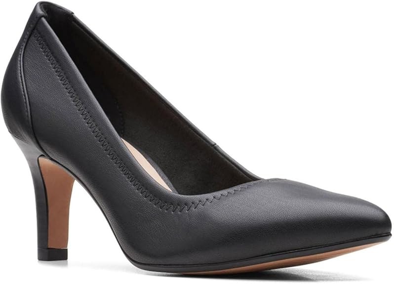 Clarks Women's Illeana Tulip Pump ( Black Smooth)