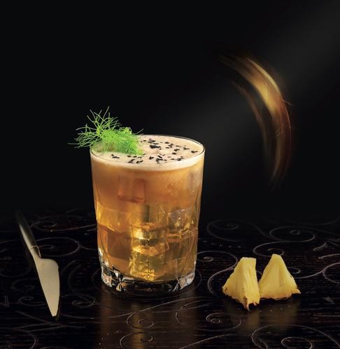 BEEHIVE NAPOLEON ERENCH BRANDY 700ml 40度 BEEHIVE NAPOLEON ERENCH BRANDY 700ml 40度の通販 by ぴぴまま